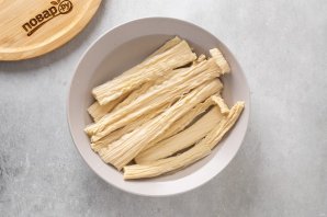 Соевая спаржа с грибами