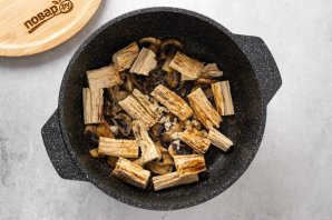 Соевая спаржа с грибами