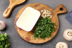 Суп с фрикадельками, грибами и плавленым сыром