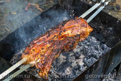 Свиная грудинка в томатном маринаде на мангале Свиная грудинка в томатном маринаде на мангале
