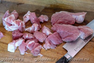 Тушеная капуста с мясом, кабачками и квасом 