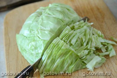 Тушеная капуста с мясом, кабачками и квасом 