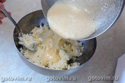 Творожные ватрушки с черной смородиной