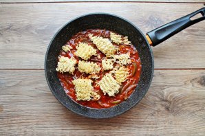 Вермишель быстрого приготовления с болгарским перцем и луком