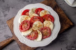 Закуска с сыром Моцарелла Закуска с сыром Моцарелла