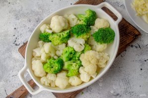 Запеканка из брокколи и цветной капусты с сыром