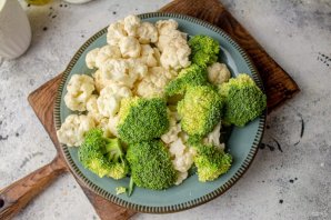 Запеканка из брокколи и цветной капусты с сыром