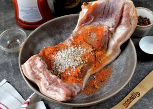 Ароматная свиная грудинка запеченная в рукаве