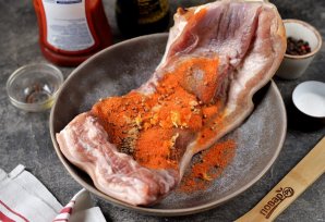 Ароматная свиная грудинка запеченная в рукаве