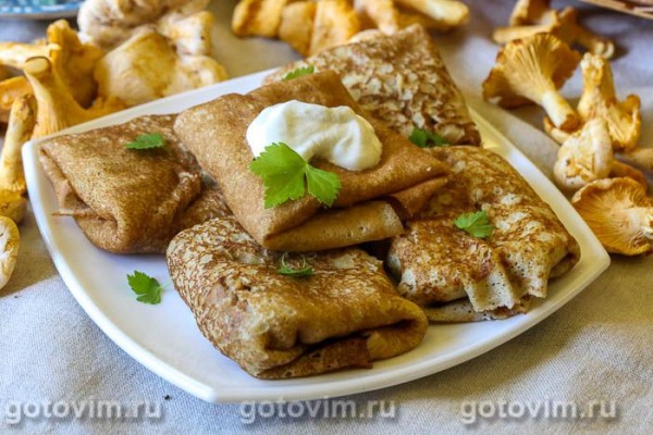 Блины с жареными лисичками и картофельным пюре Блины с жареными лисичками и картофельным пюре