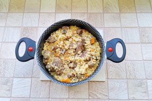 Булгур с куриной печенью и шампиньонами