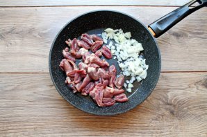 Булгур с куриными сердечками