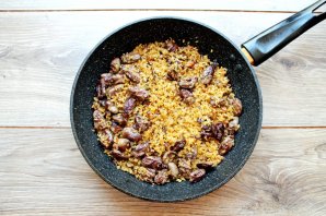 Булгур с куриными сердечками