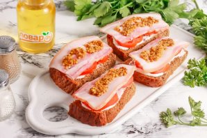 Бутерброды с беконом и горчицей