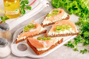 Бутерброды с творожным сыром и семгой
