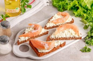 Бутерброды с творожным сыром и семгой