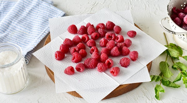 Быстрая настойка из ягод на водке, пошаговый рецепт с фото Быстрая настойка из ягод на водке, пошаговый рецепт с фото