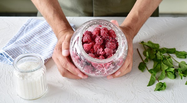 Быстрая настойка из ягод на водке, пошаговый рецепт с фото Быстрая настойка из ягод на водке, пошаговый рецепт с фото