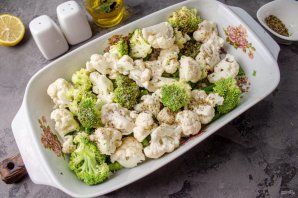 Форель с брокколи и цветной капустой в духовке Форель с брокколи и цветной капустой в духовке