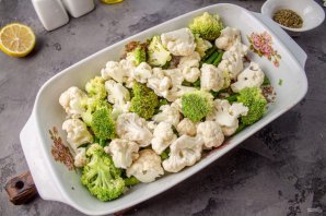 Форель с брокколи и цветной капустой в духовке Форель с брокколи и цветной капустой в духовке