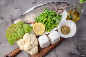Форель с брокколи и цветной капустой в духовке Форель с брокколи и цветной капустой в духовке