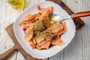 Форель запеченная в соевом соусе Форель запеченная в соевом соусе