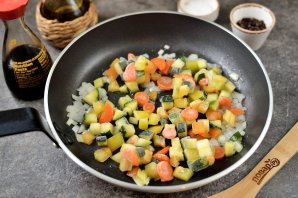 Фунчоза с курицей и замороженными овощами Фунчоза с курицей и замороженными овощами