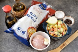 Фунчоза с курицей и замороженными овощами Фунчоза с курицей и замороженными овощами