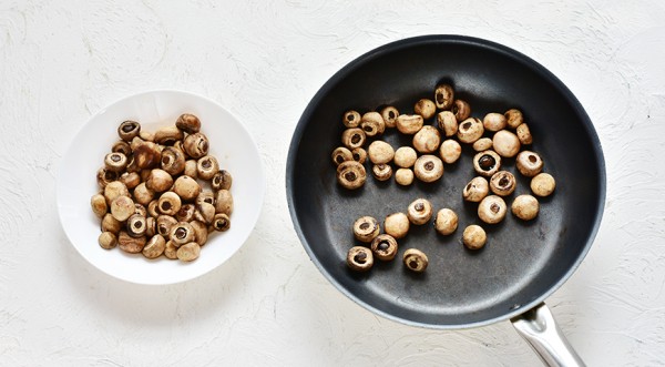 Грибы, жаренные с луком на сковороде, пошаговый рецепт с фото