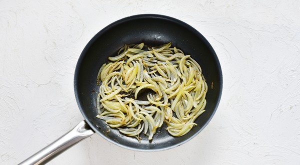 Грибы, жаренные с луком на сковороде, пошаговый рецепт с фото