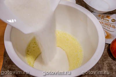 Яблочная шарлотка со сливочным ликером Айриш Крим Яблочная шарлотка со сливочным ликером Айриш Крим