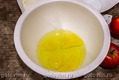 Яблочная шарлотка со сливочным ликером Айриш Крим Яблочная шарлотка со сливочным ликером Айриш Крим