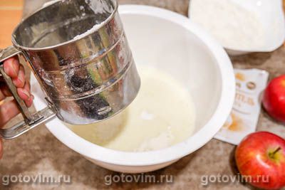 Яблочная шарлотка со сливочным ликером Айриш Крим Яблочная шарлотка со сливочным ликером Айриш Крим