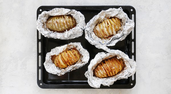 Картошка с салом в фольге, запеченная в духовке, пошаговый рецепт с фото Картошка с салом в фольге, запеченная в духовке, пошаговый рецепт с фото