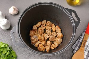 Картошка тушёная со свининой и фасолью