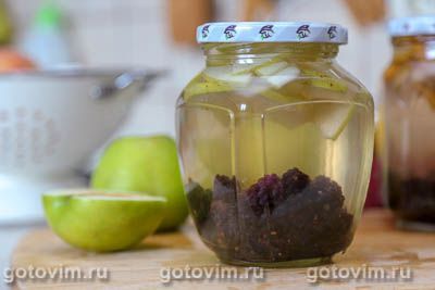 Компот из ежевики с яблоками