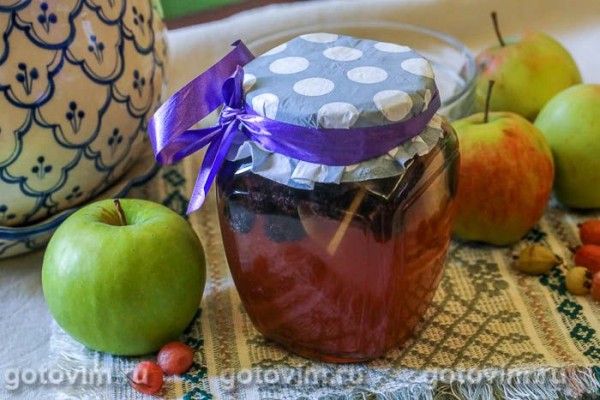 Компот из ежевики с яблоками