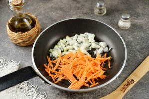 Куриное филе тушеное со сладким перцем в сливочном соусе