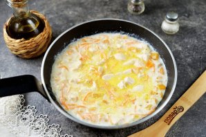 Куриное филе тушеное со сладким перцем в сливочном соусе