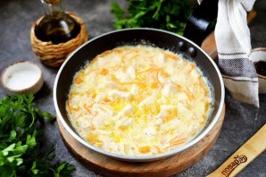 Куриное филе тушеное со сладким перцем в сливочном соусе