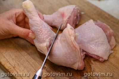 Куриные бедра, запеченные с картошкой, чесноком и лимоном