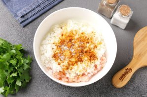 Куриные тефтели в духовке в сливочно-сырном соусе