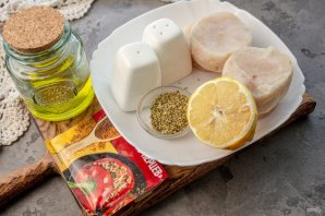 Медальоны из хека на сковороде