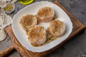 Медальоны из хека на сковороде