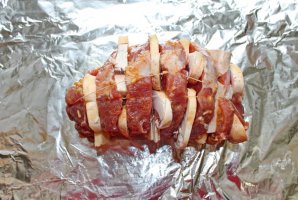 Мясная "гармошка" с сыром и грибами