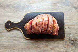 Мясная "гармошка" с сыром и грибами