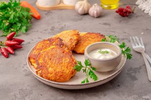 Оладьи из моркови "Морковники" Оладьи из моркови "Морковники"