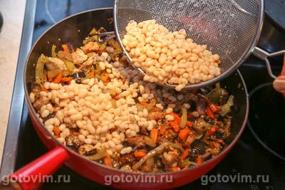 Овощное рагу с мясом, баклажанам и фасолью в томатном соусе Овощное рагу с мясом, баклажанам и фасолью в томатном соусе