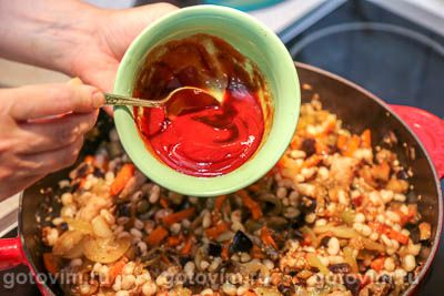 Овощное рагу с мясом, баклажанам и фасолью в томатном соусе Овощное рагу с мясом, баклажанам и фасолью в томатном соусе