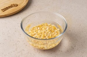 Постный гороховый суп с солеными огурчиками